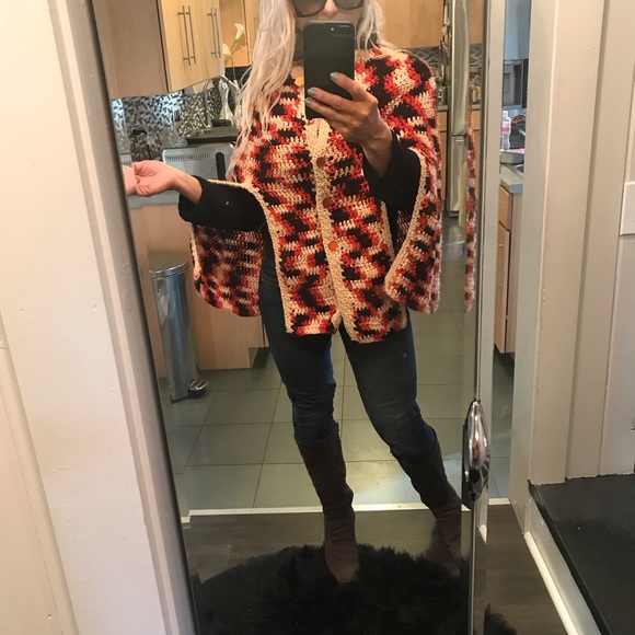 Vintage 60's crocheted knitted cape shawl, one size fits most, hand made - Picture 1 of 10